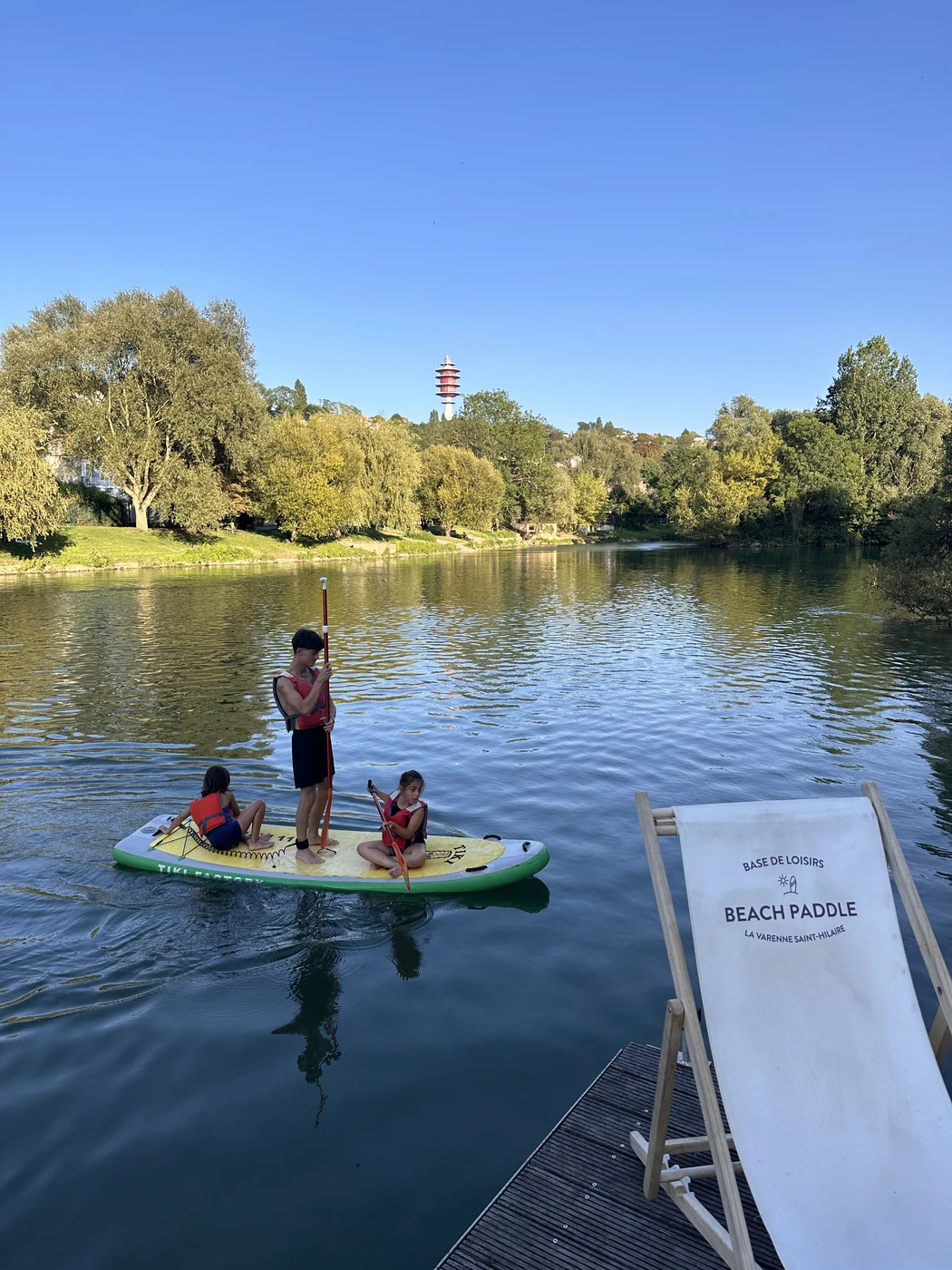 Le ponton de la base Beach Paddle sur la Marne